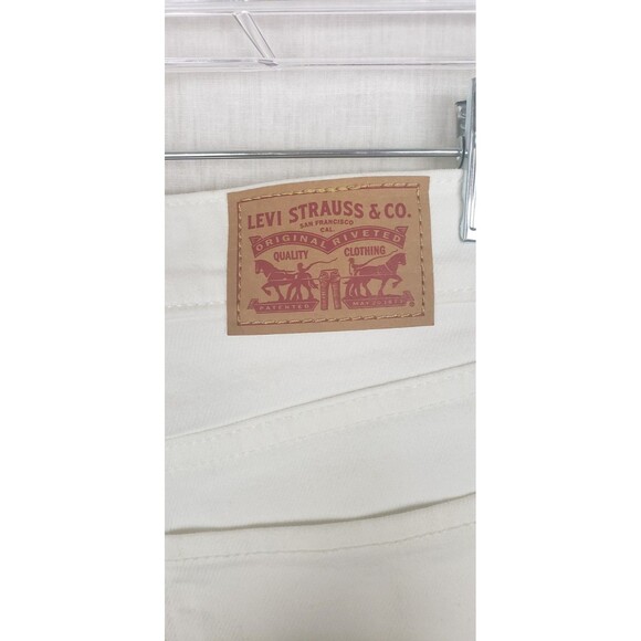 LEVIS Shorts Womens 27 Bermuda Zip Embroidered Floral Denim White Capri NWT - Picture 7 of 10